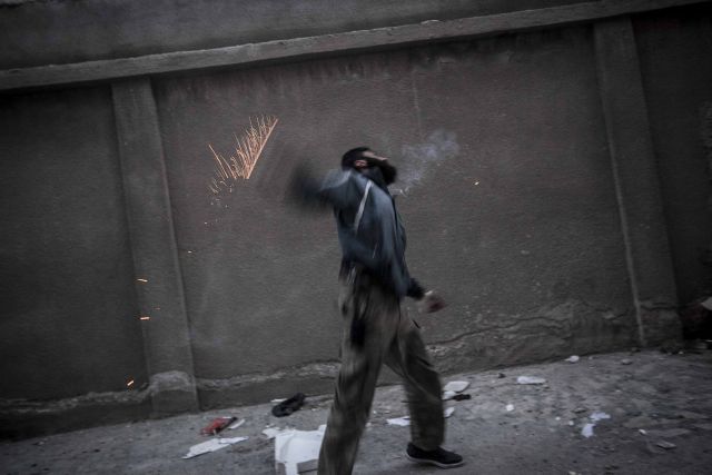 Έφοδος των Σύρων αντικαθεστωτικών σε αεροπορική βάση στο βορρά